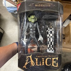 American McGee’s Alice MAD HATTER Figure w/Top Hat EA Games Figure NIB WEAR HTF