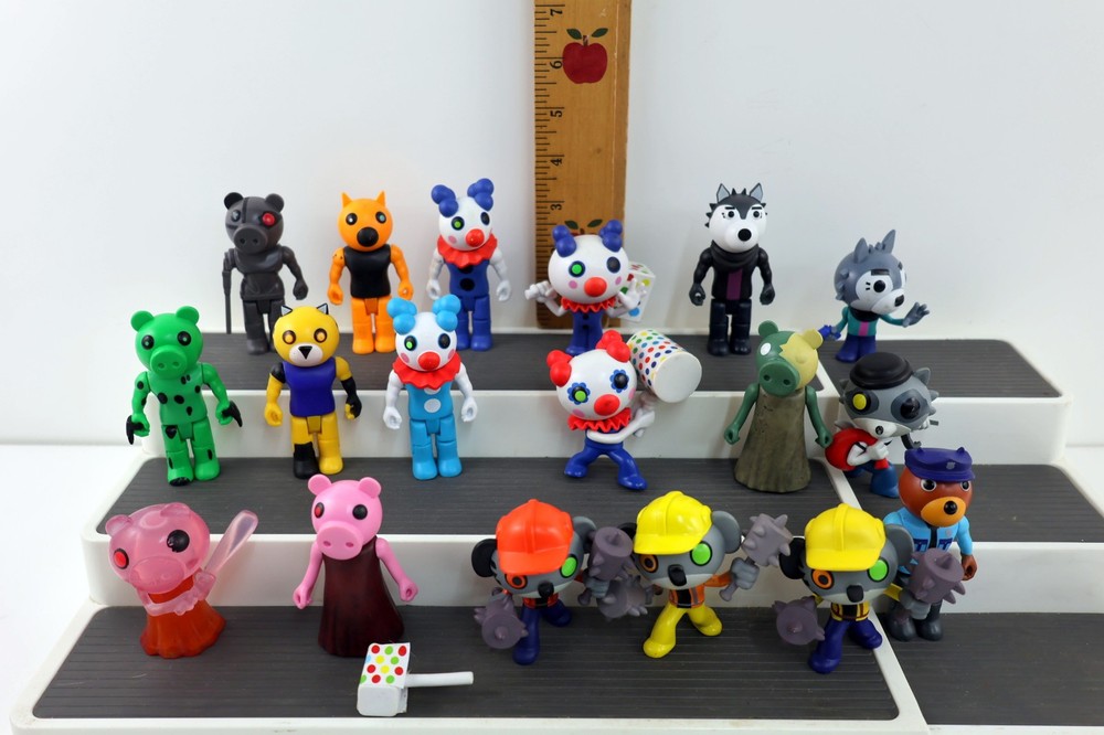 Lot of 18 Roblox Piggy Series 3″- 3.5″ Action Figures