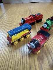 Thomas & Friends Magnetic Pull N Zoom Lot of Trains Engines Cars