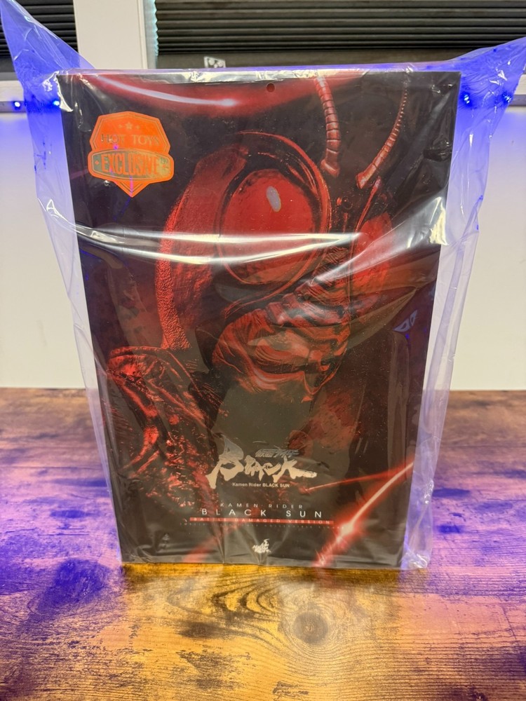 Kamen Rider Black Sun (Battle Damaged) TMS Fully Poseable Exclusive Hot Toys