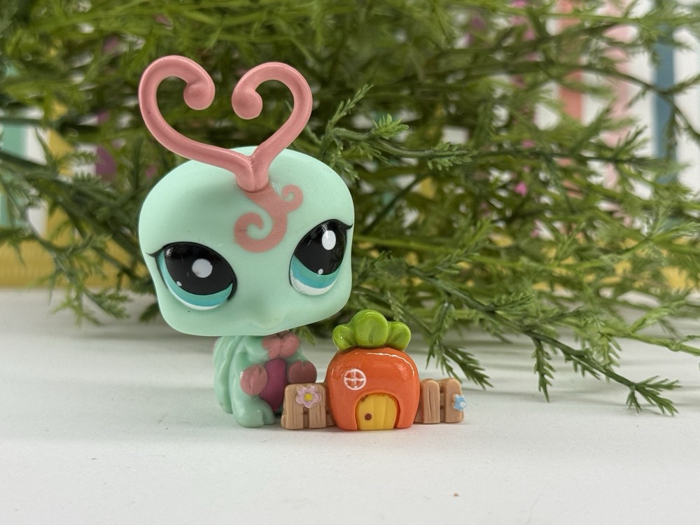Littlest Pet Shop 1727 Lps Authentic Love Bug Aqua Blue Pink Blue Eyes