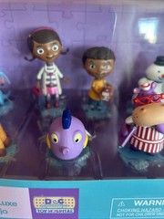 Disney Doc McStuffins Deluxe 8 piece Figurine PlaySet Figure Set Lambie Chilly