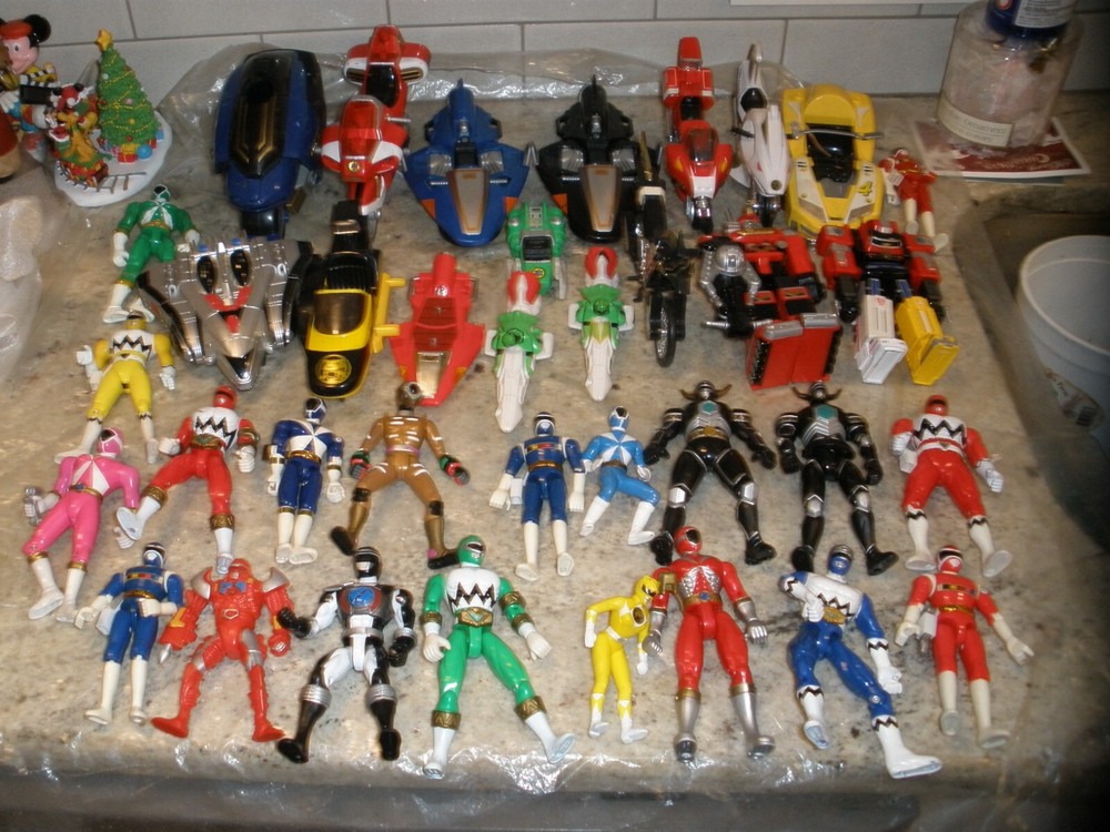 HUGE LOT OF 1990’S POWER RANGERS FIGURES AND VEHICLES