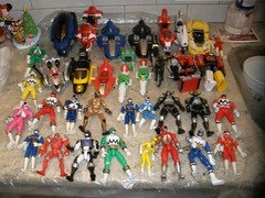 HUGE LOT OF 1990’S POWER RANGERS FIGURES AND VEHICLES
