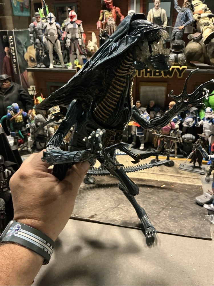 NECA Alien Deluxe Xenomorph Queen, | Loose Action Figure | Great Condition