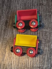 2 Brio Coal Car Magnetic Green Yellow And Red