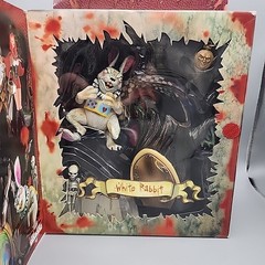 2001 MEZCO TOYZ SCARY TALES ALICE IN WONDERLAND WHITE RABBIT FIGURE NEW OLD STOC