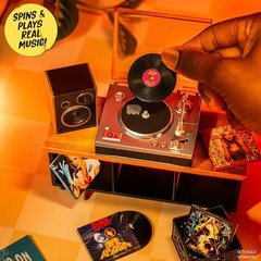 MGA’s Miniverse Real Music Record Player Mini Collectibles Mini Playable Record