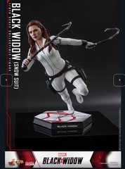 Hot Toys BLACK WIDOW WHITE Snow Suit 1:6 Figure Scarlett Johansson MMS601 New!