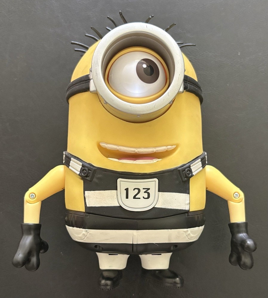 Despicable Me 3 Deluxe Minion: Talking Jail Time Carl