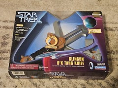 Star Trek Klingon D’K Tahg Knife & A Fist Full Of Datas Figures Playmates New