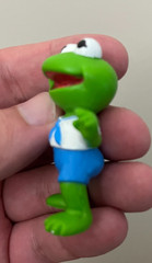 Kermit The Frog The Muppets Vintage (1986) Pvc Toy, and 2 Smurfs