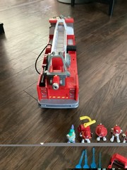 Paw Patrol Ultimate Fire Truck Ultimate Rescue 5 Figures Car And Water Canons