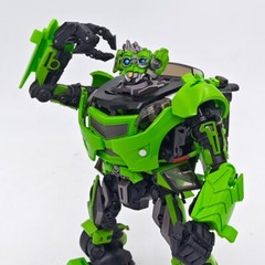 Pre-Order Unique toys UT-R08 UT R08 Skids Dumb Mudflap Alloy Action Figure 12cm