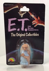 Vintage 1982 LJN E.T. The Extra-Terrestrial Movie Reading a Book in Blanket et