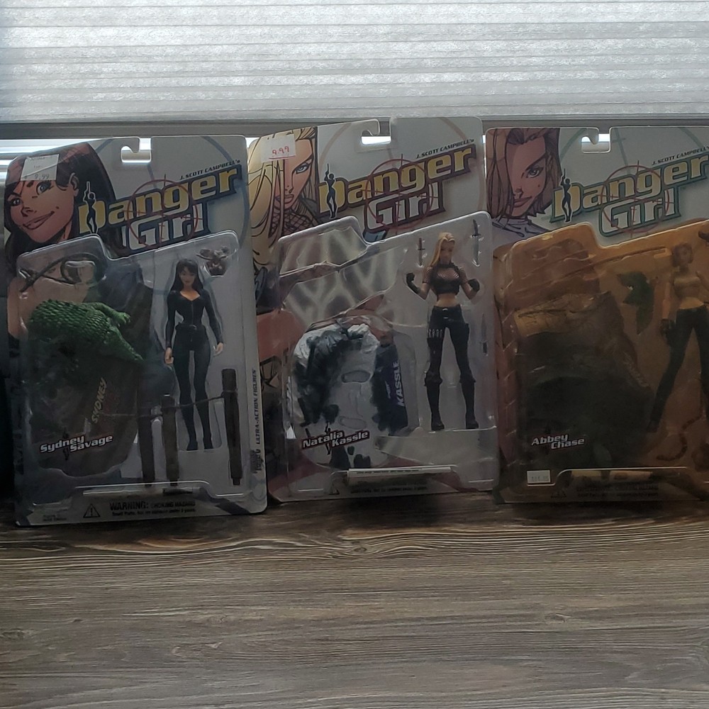 Danger Girl Boxed Action Figure Lot of 3 w/ Alligator & Knife – Sydney Abbey