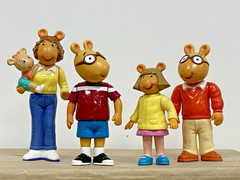 Vintage 1990’s PBS Kids Arthur Family Figurines 4pc Toy Figure Lot Marc Brown
