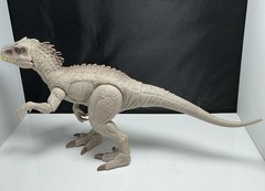 Mattel HNT63 Jurassic World Dino Trackers Camouflage ‘N Battle Indominus Rex