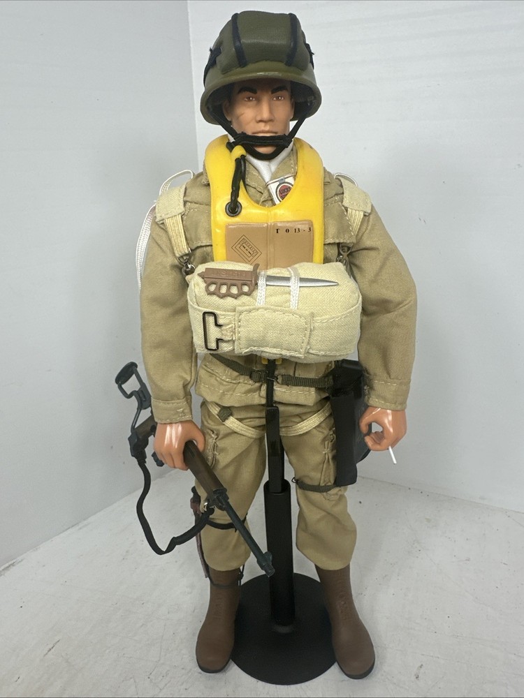1/6 HASBRO GI JOE WW2 101ST AIRBORNE PARATROOPER D DAY W/ REAL PARACHUTE M1A1