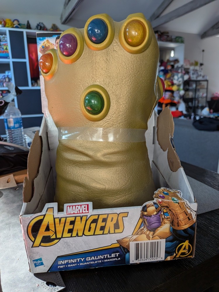 Hasbro Marvel Avengers Infinity War Thanos Gauntlet Foam Full-Size Wearable Fist
