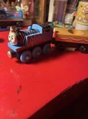 Thomas & Friends Wooden Railway Birthday Train Plus Cake Cargo Car Y4501 Magnet