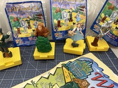 Blockbuster Wizard of Oz Set 4 Movable Toys 1997 Dorothy Scarecrow Tin Man Lion