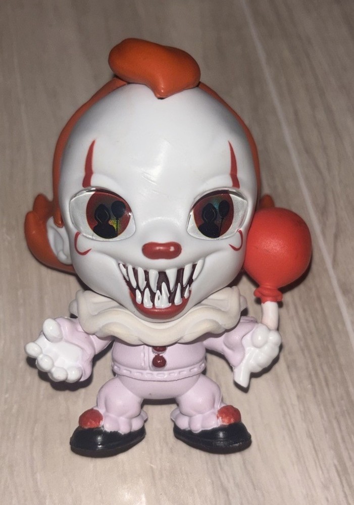 Tiny Nightmares Horror Mystery Vinyl Figure Just Play Terrif-Eyes IT Pennywise
