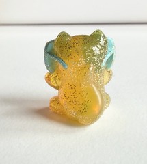 Hasbro Lost Kitties Sparkle Time Yellow Glitter Cat With Glasses Mini Figure