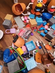 Vintage Toy Lot Mr Potatoe Head, Roblox, Lost Kitties Weapons Accessories