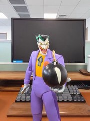 Batman Animated Series Joker 1/6 Scale Figure DC Comics Collectible Statue