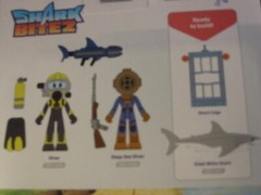 Roblox DevSeries Shark Bite 2: Shark Cage Figure Set + Exclusive Virtual Code