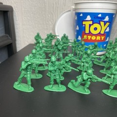 Vintage 90s Toy Story 1 Green Army Men Soldiers Bucket Movie Promo Figures RARE!