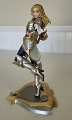 League of Legends #22 Lux Unlocked RETIRED Figure Statue Riot Luxanna Crownguard