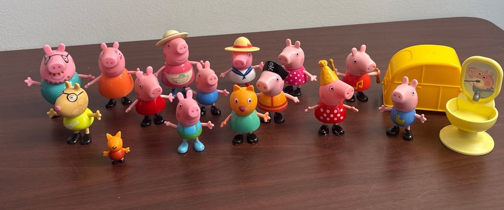 LOT OF 15 PEPPA PIG Figures Various years and condition