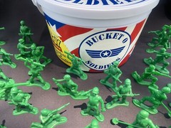 Toy Story Bucket O’ Soldiers 72++! Piece Set Disney Store Exclusive Vintage!!
