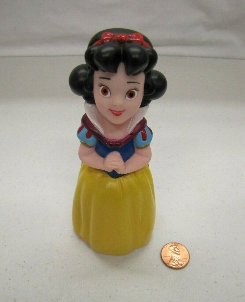 Disney Princess Snow White Yellow Dress Plastic Doll 5″ Toy Figure Cake Topper
