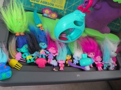 DreamWorks Trolls POD’ular Troll Tree Playset With Troll Figures Lot
