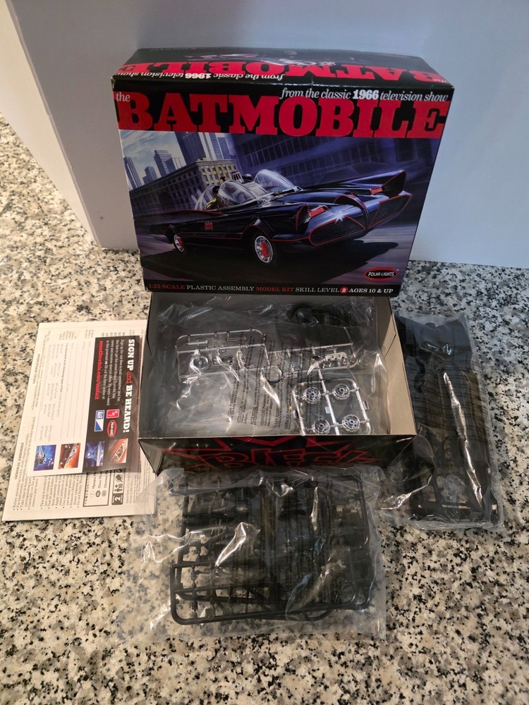 The Batmobile 1966 1:25 POLAR LIGHTS Model Kit MIB NEW Unbuilt