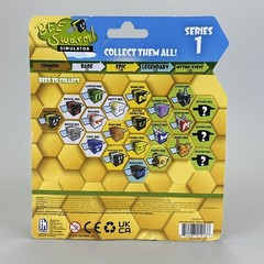 Roblox Bee Swarm Simulator Panda Bear 5″ Figure Pk w/ Mystery Bee & Honeycomb