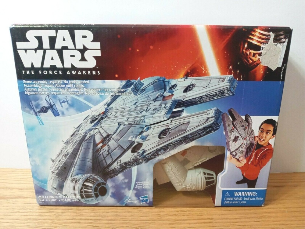 Star Wars The Force Awakens Millennium Falcon – 9.5″ x 7″