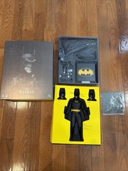 HOT TOYS BATMAN 1989 DX09 1/6 Scale Displayed By An Adult Collector Complete 🦇