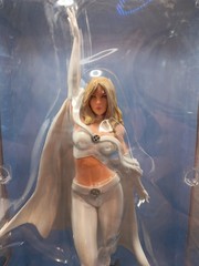 Diamond Select Marvel Gallery Emma Frost Diorama (Free Comic Book Day 2020)