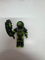 Roblox Mini Figures Lot of 20 w/multiple accessories