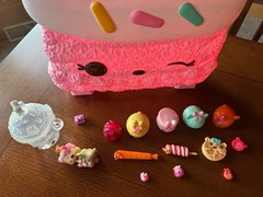 Num Noms Collector Cake Case with Accessories