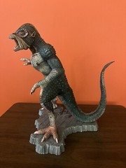 12 inch YMIR Resin Statue + Ray Harryhausen autographed DVD • The Early Years