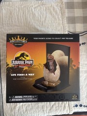 Jurassic Park 30th Anniversary LIFE FINDS A WAY Baby Velociraptor in Egg