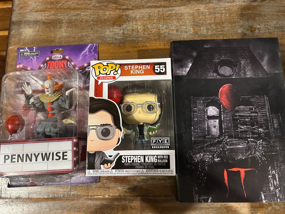 Stephen King IT PENNYWISE Lot Funko pop 55 Red Balloon FYE Toony Terrors NECA