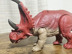 Jurassic World Diabloceratops Red Dino Tracker Roar Sound Action Figure.