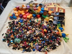 LOT OF 20+LBS OF ROBLOX FIGURES PARTS & PIECES-free shipping