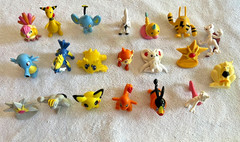 Lot of 20 – Pokémon PK China 1-3/4”- 2” Mini Figures variety